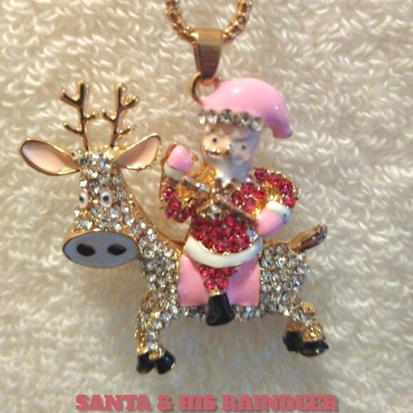 Betsey Johnson Assorted Holiday Necklaces. - Picture 7 of 9